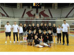 Kepez voleybol A takımı finallerde Antalya’yı temsil etme hakkı kazandı