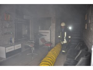 Karaman’da bir iş yerinin bodrum katında çıkan yangın korkuttu