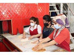 Van’da Afganlılar için ‘Ekmek Üretimi’ kursu