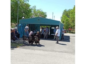 Tomarza Devlet Hastanesi bahçesine aşı çadırı kuruldu