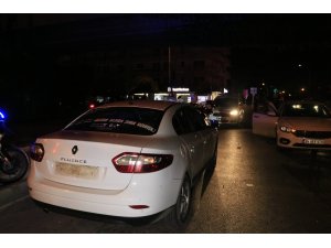Polisten kaçan alkollü sürücü 2 kilometre kovalamanın ardından taksiye çarpınca yakalandı