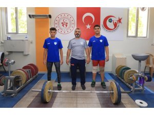 Pamukkaleli halterciler Türkiye Şampiyonası’na hazır