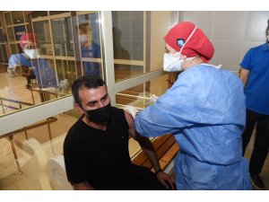 Seyhan Belediyesi çalışanlarının ilk doz aşıları yapıldı