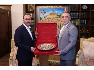 Bakan Kasapoğlu, Nevşehir Belediyesini ziyaret etti