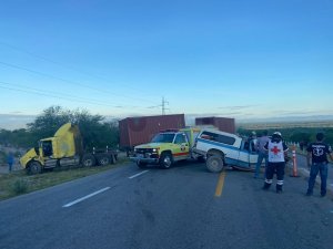 Meksika’da kamyonetle tır kafa kafaya çarpıştı: 3 ölü