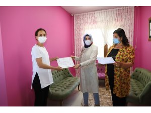 Mardin’de kadın kursiyerler sertifikalarını aldı