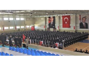 Erzincan’da polis adaylarının mezuniyet sevinci