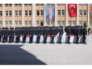 Bayburt’ta polis adaylarının mezuniyet sevinci
