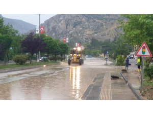 Ankara’nın Nallıhan ilçesinde sağanak yağış