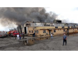 Osmaniye’de plastik geri dönüşüm fabrikasında çıkan yangın kontrol altına alındı