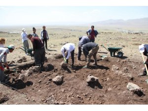 ‘Malazgirt Savaşı Alanının Tespiti, Tarihi ve Arkeolojik Yüzey Araştırma’ projesine büyük ilgi