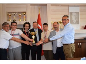 Süleyman Demirel Fen lisesi satrançta Türkiye şampiyonu oldu