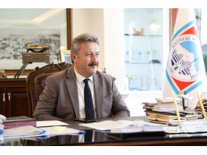 Başkan Dr. Palancıoğlu, madalya alan haltercilerin başarısını kutladı