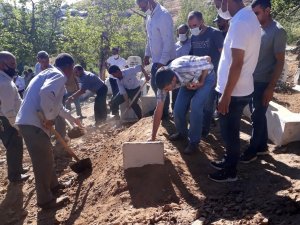 48 gün sonra bulunan kemikler, kayıp Hasan Dede’ye ait çıktı, köyünde defnedildi