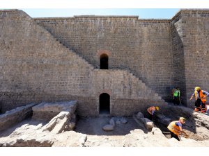 İçkale’deki kazı ve restorasyonlarda 3 burcun kapısı ortaya çıkarıldı