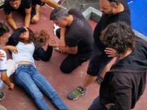 Özcan Deniz'in filminde kaza! 2 oyuncu yaralandı