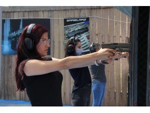 Kadınların silah tutkusu