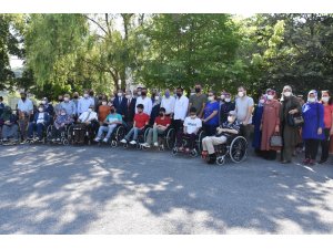 15 tekerlekli sandalye törenle teslim edildi