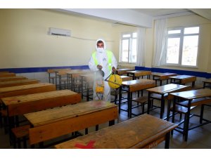 YKS öncesi okullar dezenfekte edidi