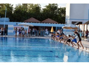 Tarsus Su Parkında yüzme sezonu açıldı