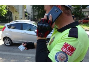 Sınava giderken kimliklerini düşüren öğrencileri polis kurtardı - Vimarsana News