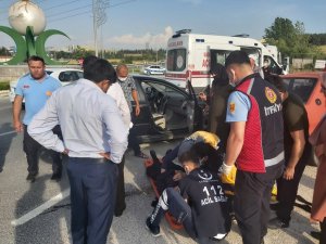 Düğün dönüş yolunda trafik kazası yaptılar, 2 yaralı
