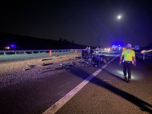 Başkent’te TIR’a arkadan çarpan otomobil hurdaya döndü: 3 ölü, 1 ağır yaralı