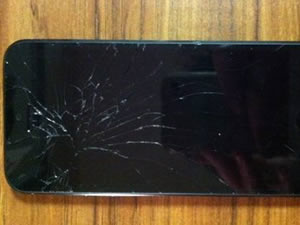 Apple, kırık iPhone 5s'leri değiştirmeye başladı