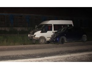 Otomobil ve minibüs çarpıştı: 2'si çocuk 6 yaralı - Vimarsana News