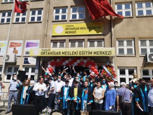 Ortahisar Mesleki Eğitim Merkezi bu yıl ilk mezunlarını verdi - Vimarsana News