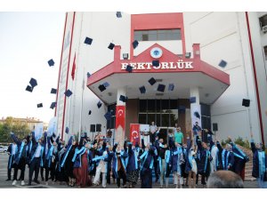 Batman Üniversitesin ’de öğrencilerin mezuniyet heyecanı