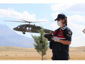 Aksaray Jandarmadan bayram öncesi helikopter destekli trafik denetimi