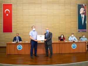 Kayseri Üniversitesi’ne engelsiz üniversite işareti olan ’Turuncu Bayrak’ ödülü