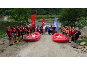 15 Temmuz şehitleri anısına rafting yarışı