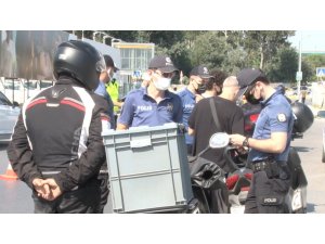Kadıköy’de motosiklet sürücüleri denetlendi