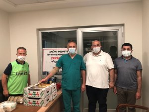 İzmit Belediyesi’nden sağlık çalışanlarına meyve ikramı