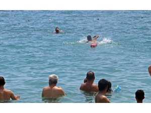 Antalya’da tatilcilerin arasında boğulma tatbikatı yapıldı