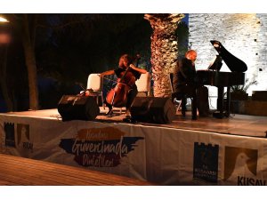 Genç sanatçılar Güvercinada’da konser verdi