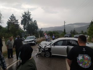 Türkeli-Ayancık yolunda kaza: 1’i bebek 6 yaralı