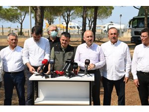 Ulaştırma Bakanı Karaismailoğlu: "İnşallah en kısa zamanda tüm yangınları söndürme çabası içerisindeyiz"