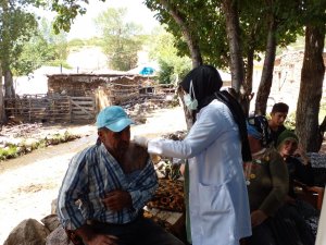 Bingöl’de köylerde aşılama çalışmaları devam ediyor