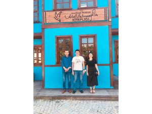 Rus müsteşar Ataol Behramoğlu kitaplığına hayran kaldı