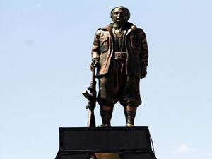 Mahsum Korkmaz heykeli ile ilgili skandal fotoğraf!