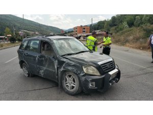 Samsun’da kamyonla çarpışan otomobil takla attı: 4 yaralı