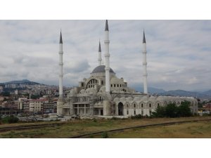 Doğu Karadeniz’in en büyük cami ve külliyesinin kaba inşaatı tamamlandı