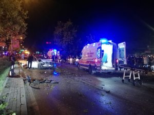 İzmir’de polis aracı ile otomobil çarpıştı: 1 şehit, 1’i polis 4 yaralı