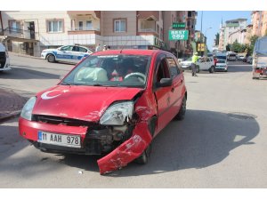 Bilecik'te minibüs ile otomobil çarpıştı: 1 kişi yaralandı - Vimarsana News