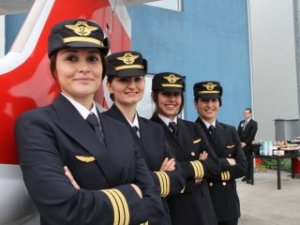 THY'de ilk kez bir uçuşun tüm ekibi kadınlardan oluştu!