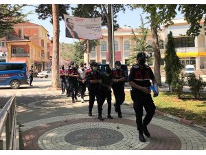 Bilecik’te dolandırdılar, İstanbul’da yakalandılar