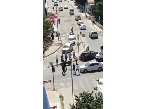 Kaza yapan sürücüler birbirine girdi, o anlar kamerada - Vimarsana News